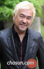 The Japanese film director Ryuhei Kitamura looks like an erratic high school student with bleached blond hair and pitch black eyebrows. - 2009051100259_1