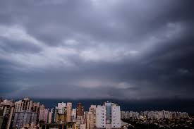 Defesa Civil alerta para temporais com ventos fortes no Paraná - Folha de Londrina
