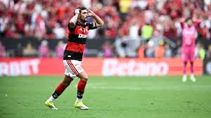 Arrascaeta diz que Flamengo pegou Corinthians longe do ideal físico e quer time inteiro contra o Lanús: 'Precisamos estar 100%'