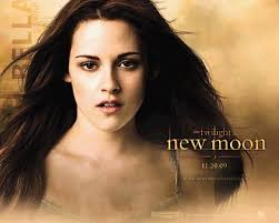 Kristen Stewart: Bella Swen. Su padre es un director y productor de FOX. Su madre es una guionista. Terminó su secundaria por correspondencia. - 2627262_0