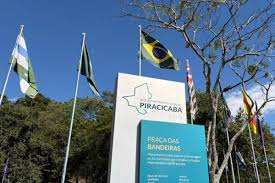 JP1: Bandeiras voltam a ser hasteadas na Praça da RMP