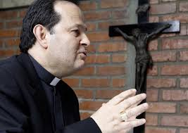El causante de la polémica es el arzobispo de Medellín, monseñor Ricardo Tobón Restrepo, quien en un contundente escrito enviado a los medios de ... - blogmon