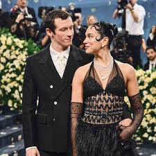 ¡Dua Lipa y Callum Turner confirman su compromiso! Detalles del anillo - Imagen principal del artículo