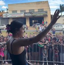 Cantora Ana Castela movimenta Luziânia em visita inesperada nesta segunda (25)