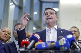 Valdemar nega que tenha dado prazo de 15 dias para avaliar viabilidade da candidatura de Flávio Bolsonaro