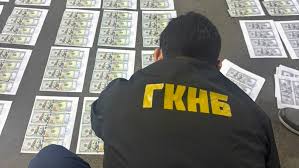 ГКНБ задержал адвоката и еще одного гражданина по подозрению в мошенничестве за подкуп судей. Они вымогали $300 тыс.