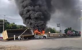 Colima: enfrentamiento en Tecomán deja dos agentes heridos y un civil muerto; hay incendios en diversos puntos
