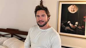 Manuel Carrasco (45 años) sobre su infancia: "Me crie en un barrio en el que no teníamos nada. Siempre fui con libros prestados al colegio. Mis hermanos no estudiaron ninguno"