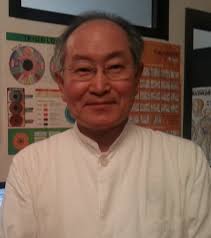 Cho Chul-Ho è un medico coreano nato a Seoul (Corea del Sud) nel 1955 e vive in Italia dalla metà degli anni Ottanta. Ha conseguito nel 1983 la laurea ... - Cho-Chul-Ho
