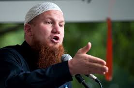 Für die einen ist er der &quot;Muslim-Macher&quot;, für die anderen einer der wirkmächtigsten Islamisten in Deutschland: Salafisten-Prediger Pierre Vogel. - pierre-vogel-dietzenbach