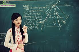 Kết quả h&igrave;nh ảnh cho c&ocirc; gi&aacute;o &aacute;o d&agrave;i tr&ecirc;n lớp