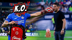 Fue campeón con Cruz Azul, Larcamón lo dejó ir y hoy podría darle el golpe de nocaut