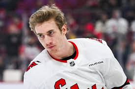 NHL: Movimientos Inesperados y Nuevos Talentos en la Liga de Hockey - Imagen principal del artículo