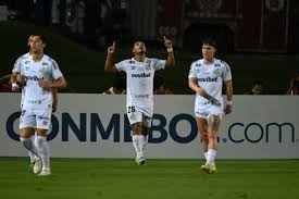 Futebol na Venezuela volta com vitória do Santos em estádio esvaziado