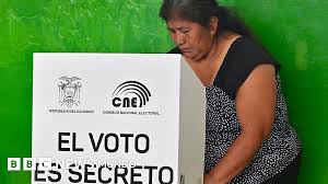 Ecuador rechaza referéndum de Noboa: No a bases militares y Constituyente