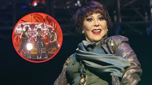 Alejandra Guzmán sufre dislocación de cadera en pleno concierto en Veracruz