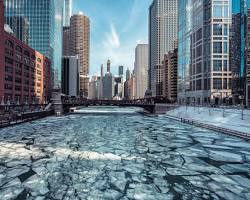 Image of Snowy weather in Chicago during Thanksgiving