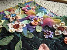 Résultat de recherche d'images pour "3-D fabric flowers quilt patterns"