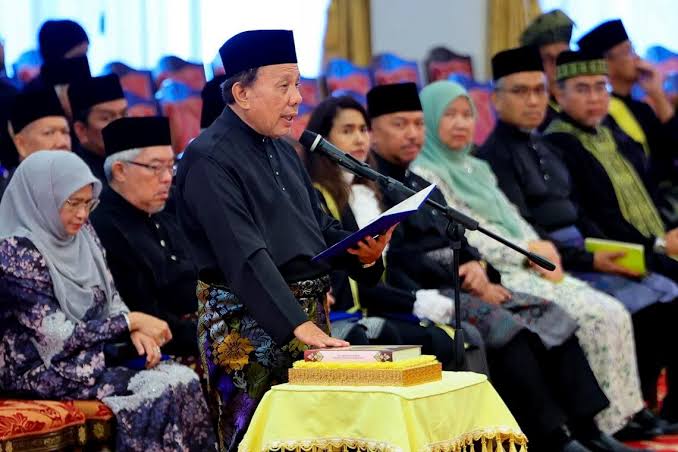 Anwar Ibrahim's PH under pressure after Negeri Sembilan defeat as Barisan Nasional-led government takes office; analysts say coalition must change or risk GE16 disaster