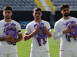 Iran footballers pay tribute to victims of school strike at start of war