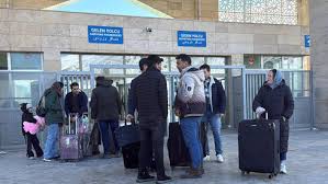 Iran blocks hundreds of civilians from crossing into Turkey