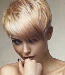 Pixie hairstyle with blonde color and side bangs looks adorable. It gives you a pretty decent look and unique too. Blonde pixie haircuts - Blonde-pixie-hair