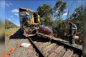 Homem morre após colisão entre carro e trem em Minas Gerais