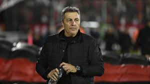 Con lesiones y cambios tácticos, Newell's va con medio equipo nuevo ante Independiente