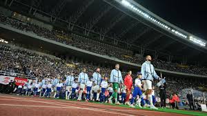 En el estadio donde Bielsa sufrió el mayor revés de su carrera, comenzó la era de Forlán en la Selección Uruguaya