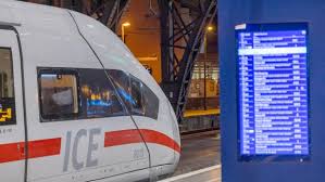 ICE prallt gegen Oberleitung: 460 Reisende sitzen fest