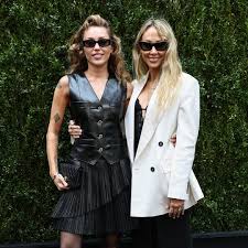 E! News - News update