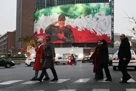 Črna barva za Iran. Ministrstvo: Zapustite državo.