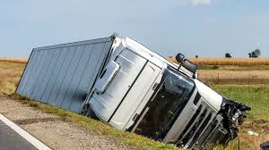 Which truck accident attorneys in Houston offer free consultations for injury cases?