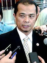 Undang-undang kebebasan maklumat yang baru dibentangkan di DUN Selangor hari ini didakwa melampaui perlembagaan, kata wakil pembangkang Sulaiman Abdul Razak ... - b9e323233f40cf0f5c762054c102cd2a