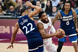 Cinco Cavs marcam mais de 20 pontos no fim da sequência de vitórias dos Wolves