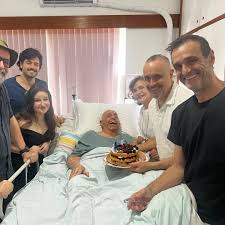 Mauro Mendonça celebra família reunida em foto para o Dia dos Pais