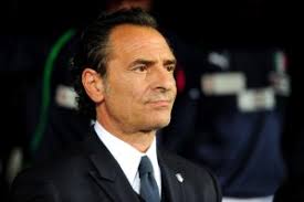 Gila scored his nineteenth goal light blue, the same as Bettega, one less than Pablito Rossi, exploiting the cross from the left to the perfection of ... - Cesare-Prandelli-300x200