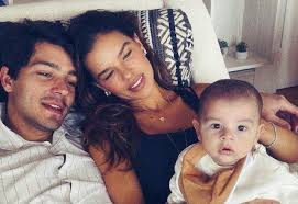 Mariana Rios celebra 41 anos e se declara para marido e filho