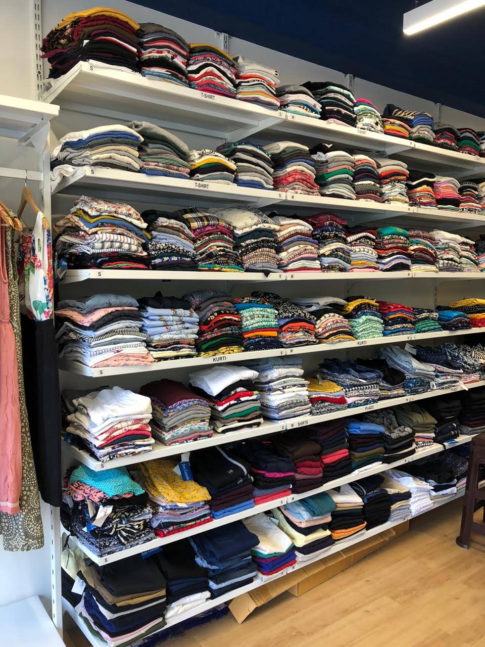 CLOTHING RACK