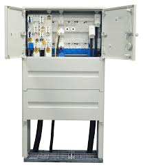 REMIC: a Modular Solution for Simplified Low-Voltage Connections