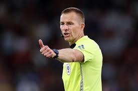 ¡Polémica VAR Sacude la Premier! Árbitro Removido del Liverpool-Arsenal - Imagen principal del artículo