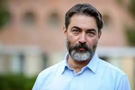 پارسا پیروزفر تغییر چهره داد؛ آقای بازیگر در خیابان قابل شناسایی نیست