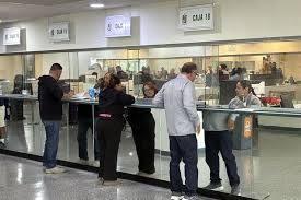 Acuden a pagar refrendo al ICV