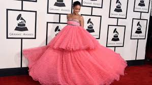 Resultado de imagem para looks da ariana grande 2015