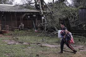 Casas destelhadas, granizo e árvores derrubadas: por que o temporal foi tão intenso em Eldorado do Sul