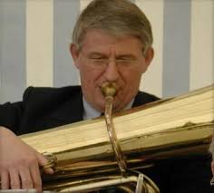 Tuba: Helmut Landree. Percussion: Andre Blaume