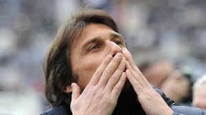 COM, TURIN - Juventus akan meladeni Trabzonspor di babak 32 besar Liga Europa, besok. Jelang laga, pelatih Antonio Conte mencanangkan target untuk menjuarai ... - 20140220_003839_antonio-conte-ciumjauhhhh