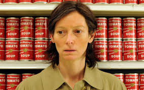 How about we talk about that tomato soup! Eva (Tilda Swinton) wakes up from a dream/memory of being in one of those giant tomato fights that happen in ... - we-need-to-talk-about-kevin-tilda-swinton-tomato-soup-supermarket