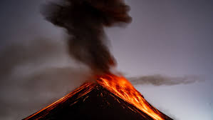 Monte Anak Krakatau registra erupción y columna de ceniza de 15 kilómetros en Indonesia
