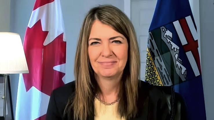 Alberta premier under pressure to take more 'Team Canada' approach as U.S. trade war escalates; Smith resists cutting energy exports, citing harm to Canadians